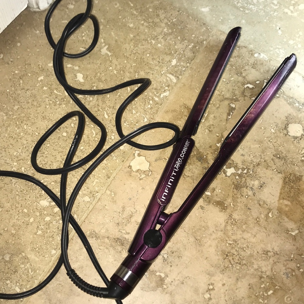 Infiniti pro by CONAIR flat iron